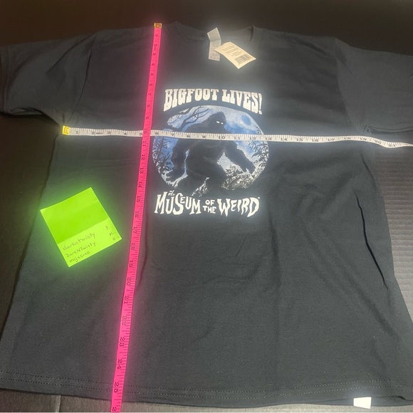 BNWT BIGFOOT LIVES MUSEUM OF THE WEIRD AUSTIN TX BLACK YOUTH TSHIRT XL - Picture 2 of 6